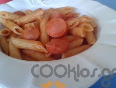 Η συνταγή της ημέρας: Ριγκατόνι με κόκκινη σάλτσα και λουκάνικο Φρανκφούρτης